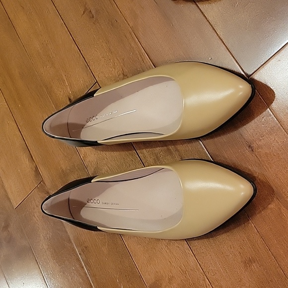 Ecco Shoes - Two Tone Flats